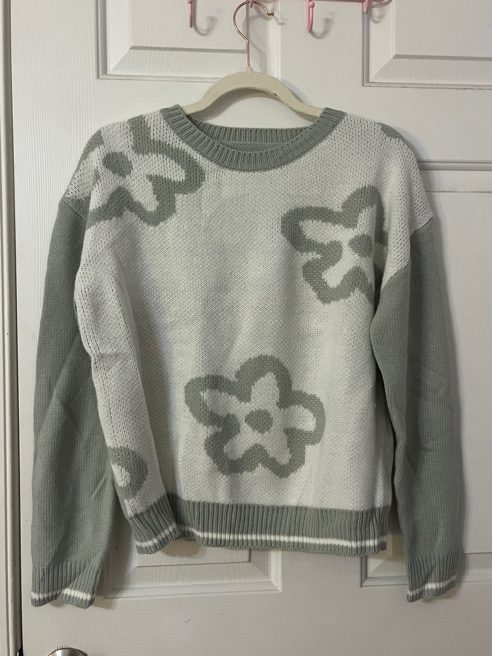 SHEIN Mint Green & Cream Floral Crewneck Sweater